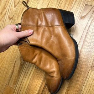 Clarks Size 9 Booties